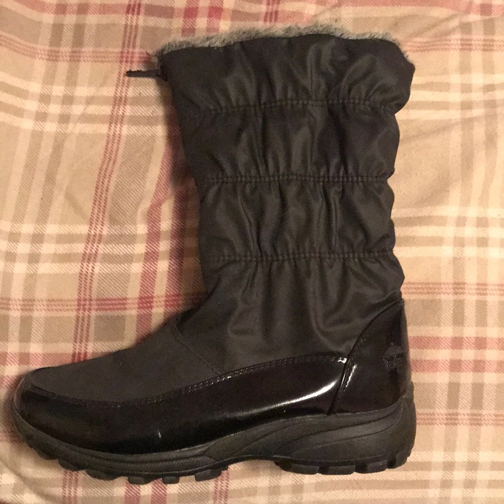 Black snow boots
